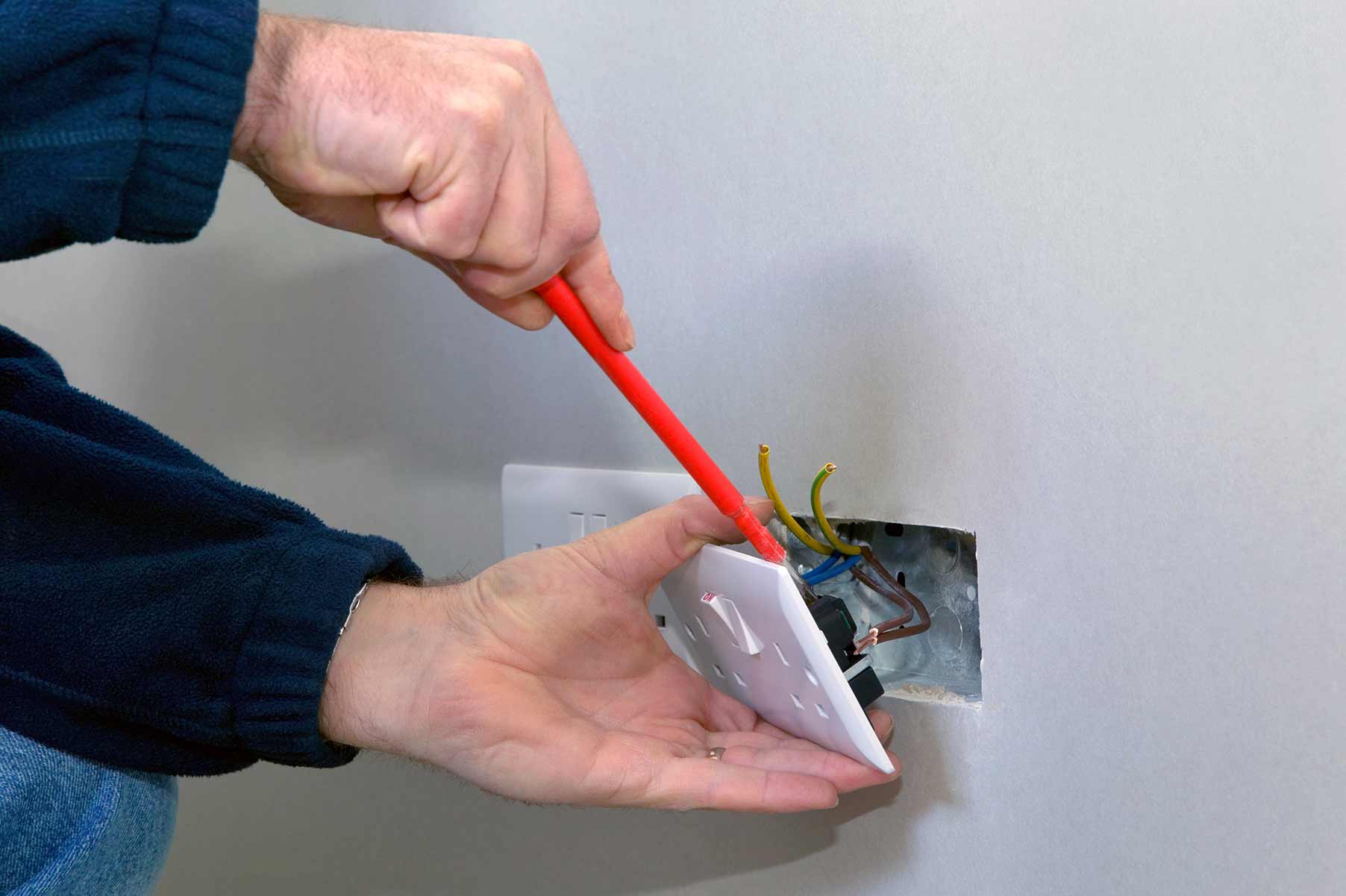 Our electricians can install plug sockets for domestic and commercial proeprties in Sittingbourne and the local area. 